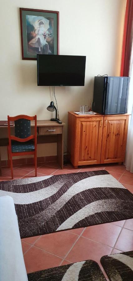 B&B 100 Eves Fogado 3*