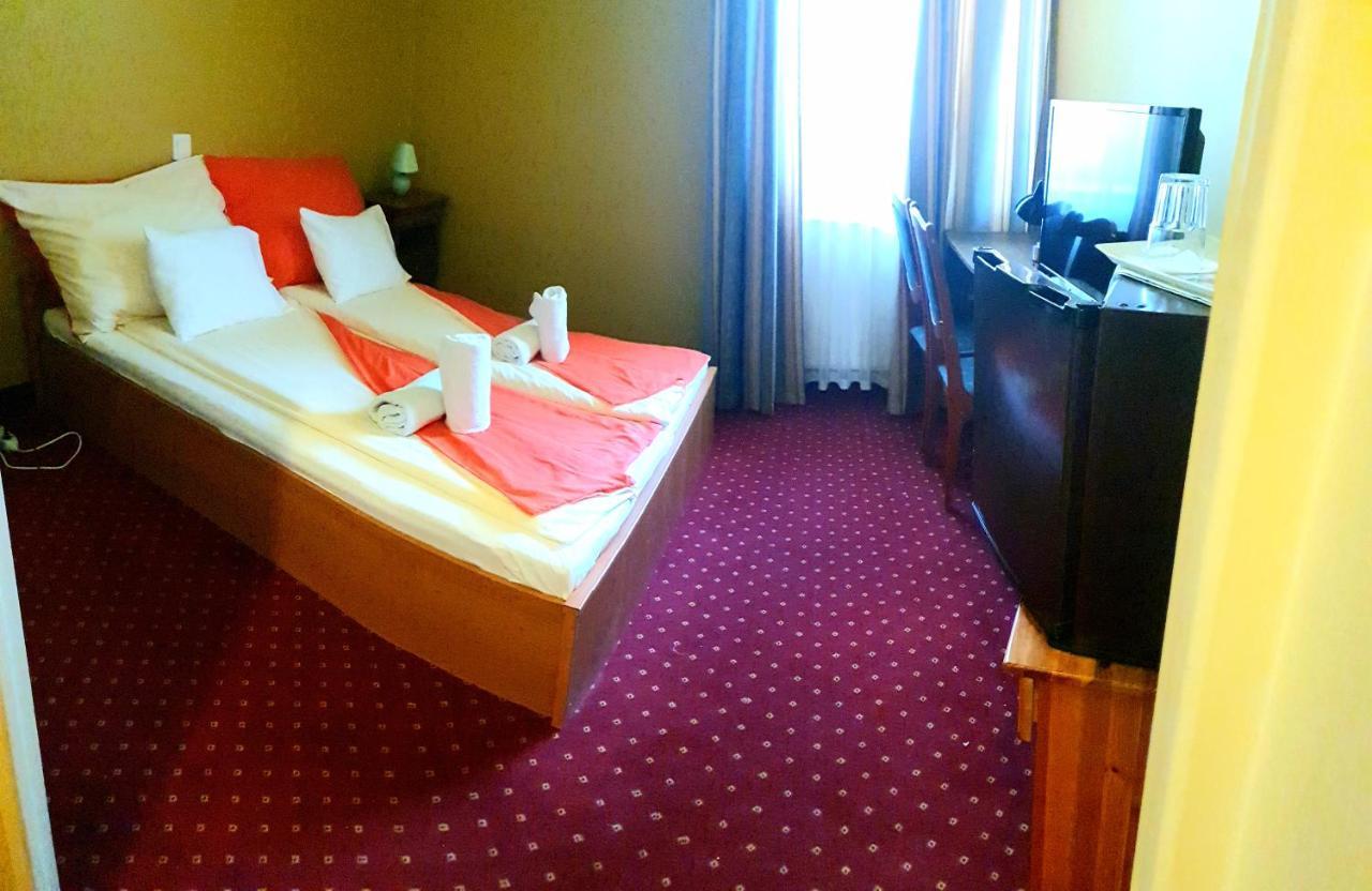 B&B 100 Eves Fogado 3*