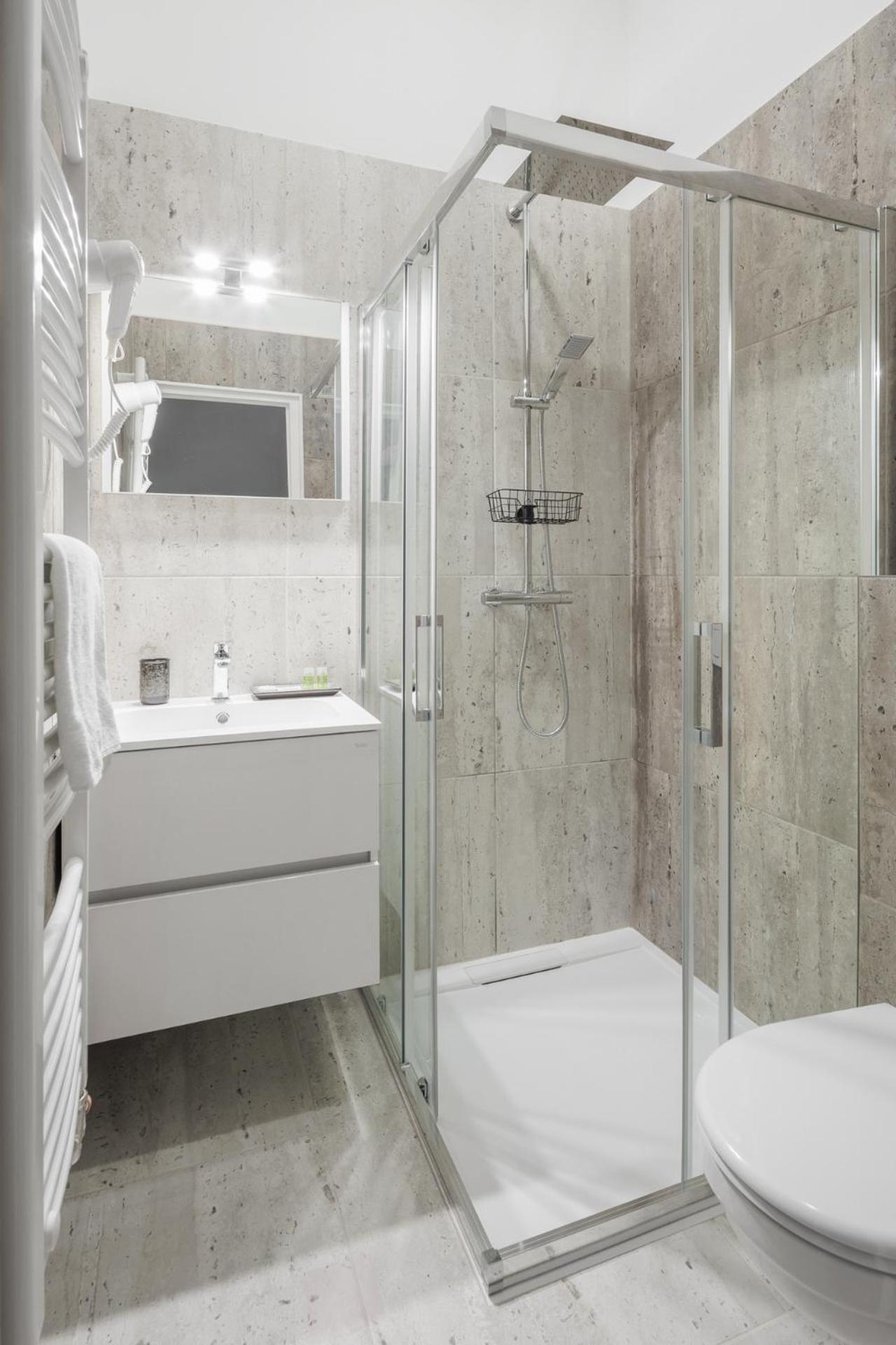100 Eves Fogado B&B 3*