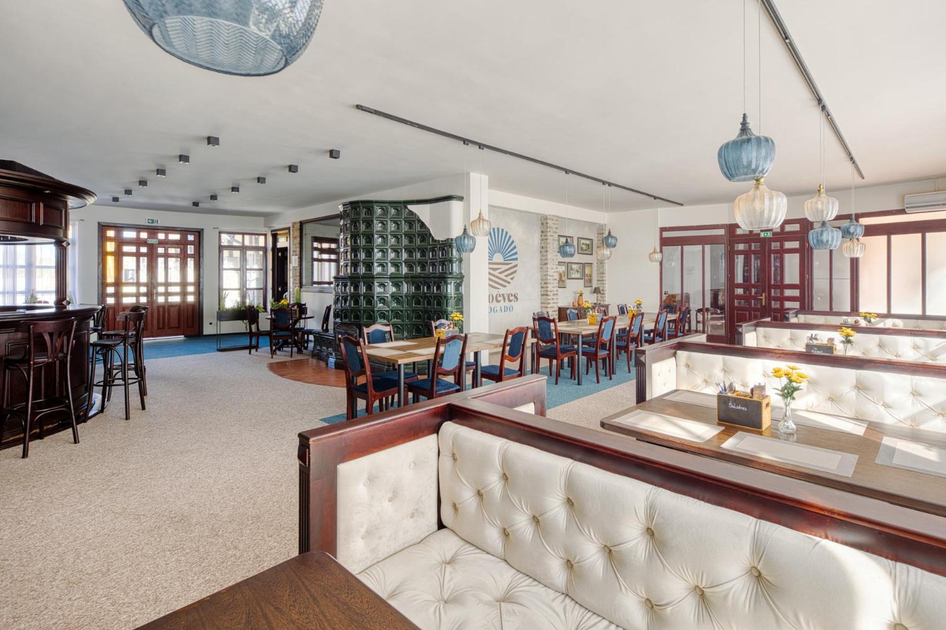 B&B 100 Eves Fogado Szatymaz