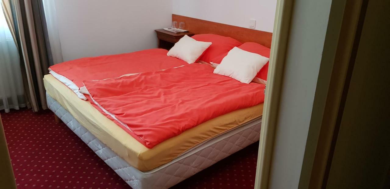 100 Eves Fogado B&B 3*