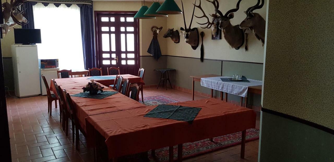 100 Eves Fogado B&B
